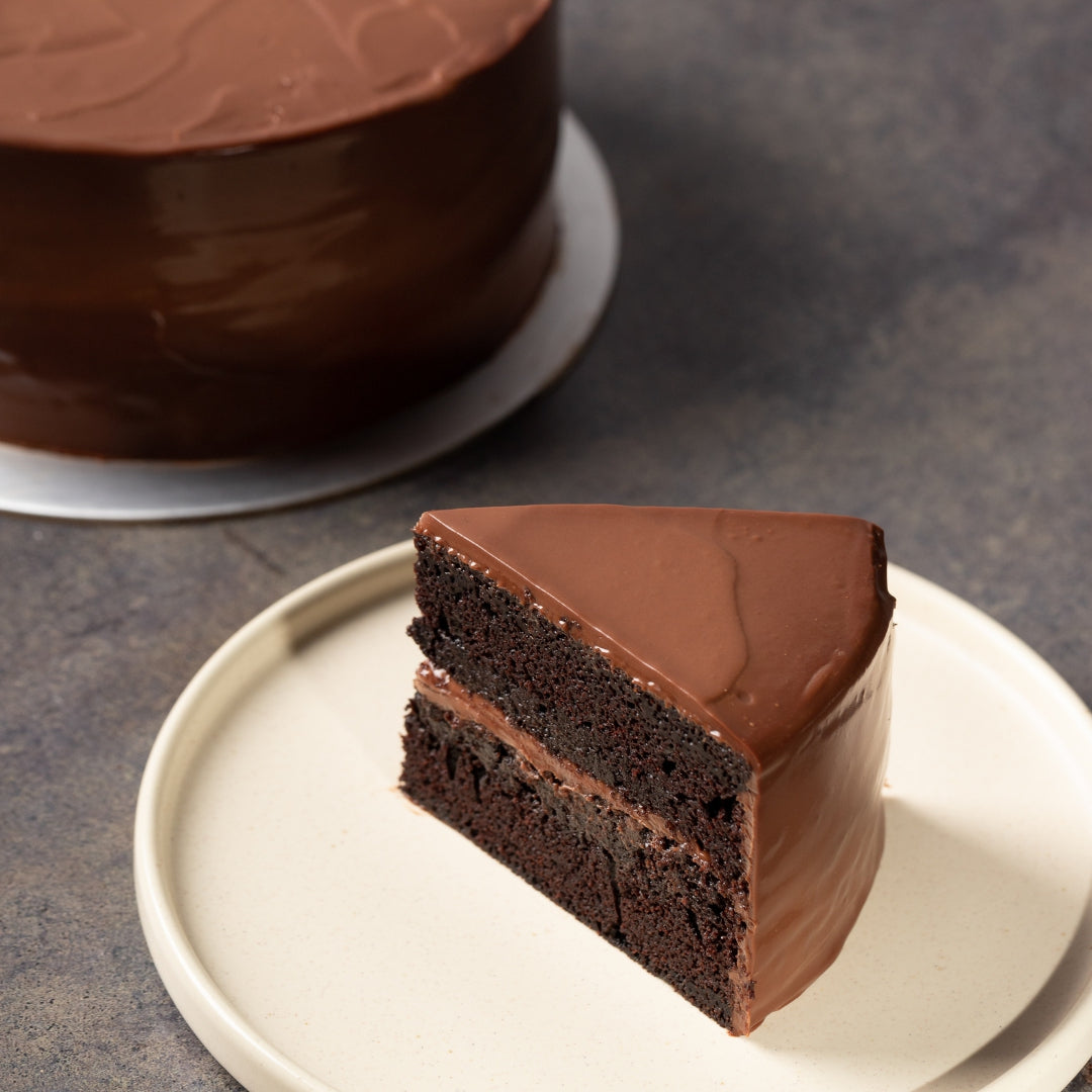 Valrhona - Take away recipe 5/8 - Extra chocolate cake - YouTube